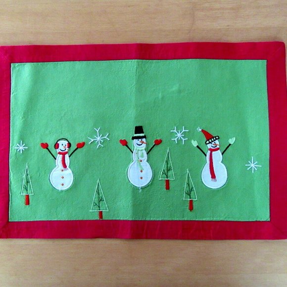 Red & green Christmas appliqued & embroidered placements 3 Snowmen - set of 4 - Picture 2 of 10